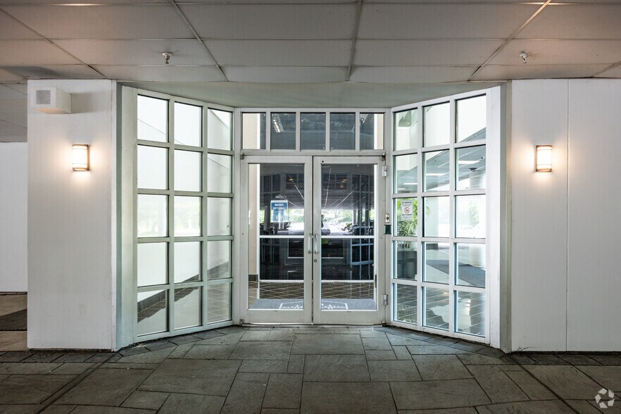 More Photos Of 30 Two Bridges Rd, Fairfield Office For Lease