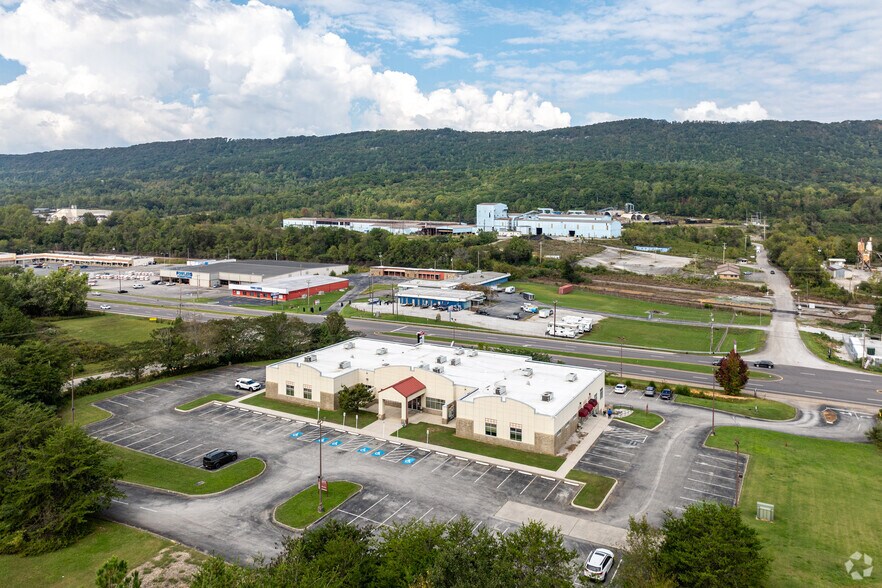 More Photos Of 2497 S Roane St, Harriman Medical For Sale