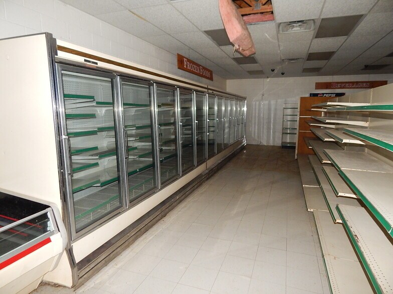 More Photos Of 6454 Highway 7, Bismarck Supermarket For Sale