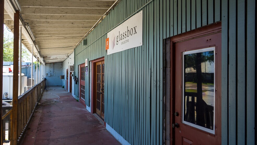 More Photos Of 618 S Main St, Gainesville Warehouse For Lease