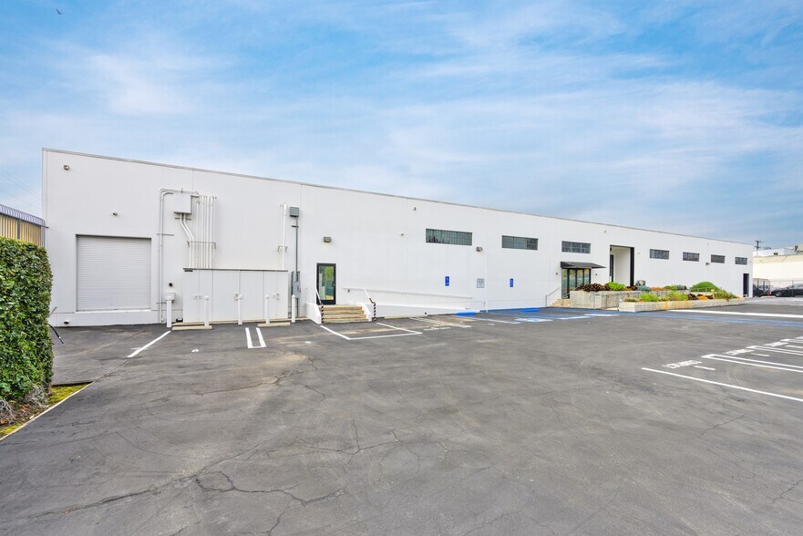 More Photos Of 905 Lillian way, Los Angeles Loft Creative Space For Lease