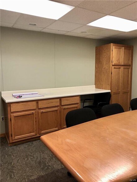 More Photos Of 860 Broad St, Emmaus Light Manufacturing For Lease