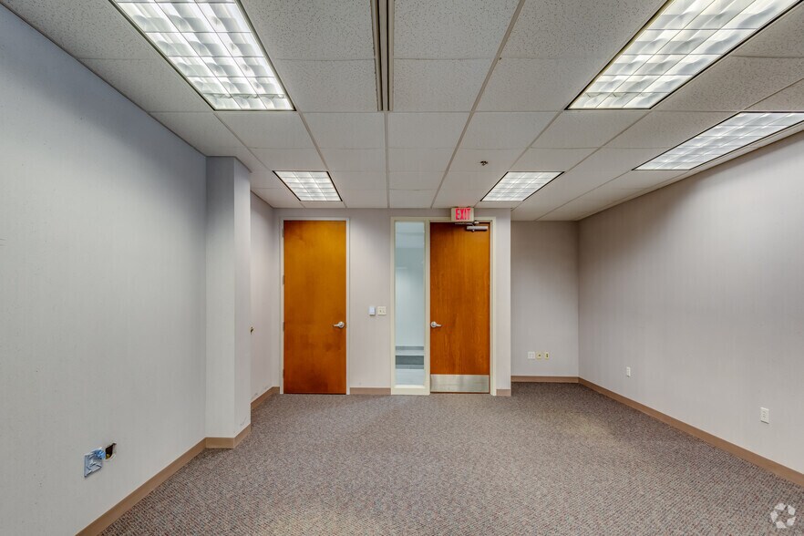 More Photos Of 11800 W Park Pl, Milwaukee Office For Lease