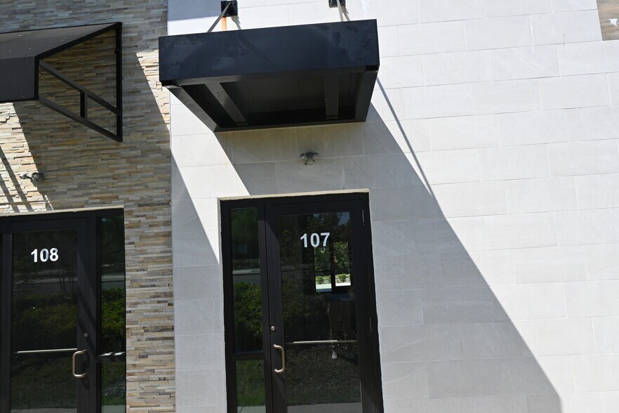 More Photos Of 3370 Rouse Rd, Orlando Storefront For Sale