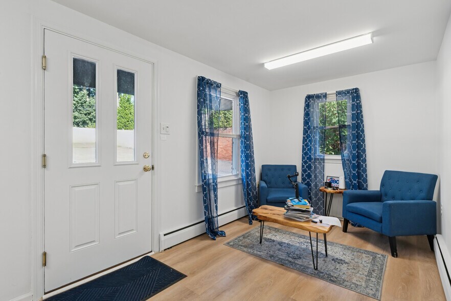 More Photos Of 2417 Silverside Rd, Wilmington Office For Sale