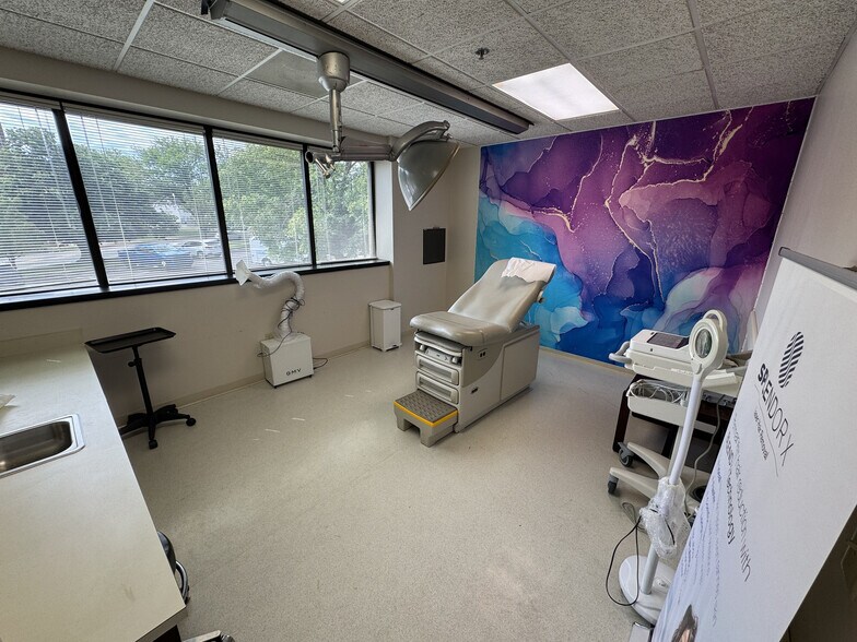 More Photos Of 560 Riverside Dr, Salisbury Medical For Sale