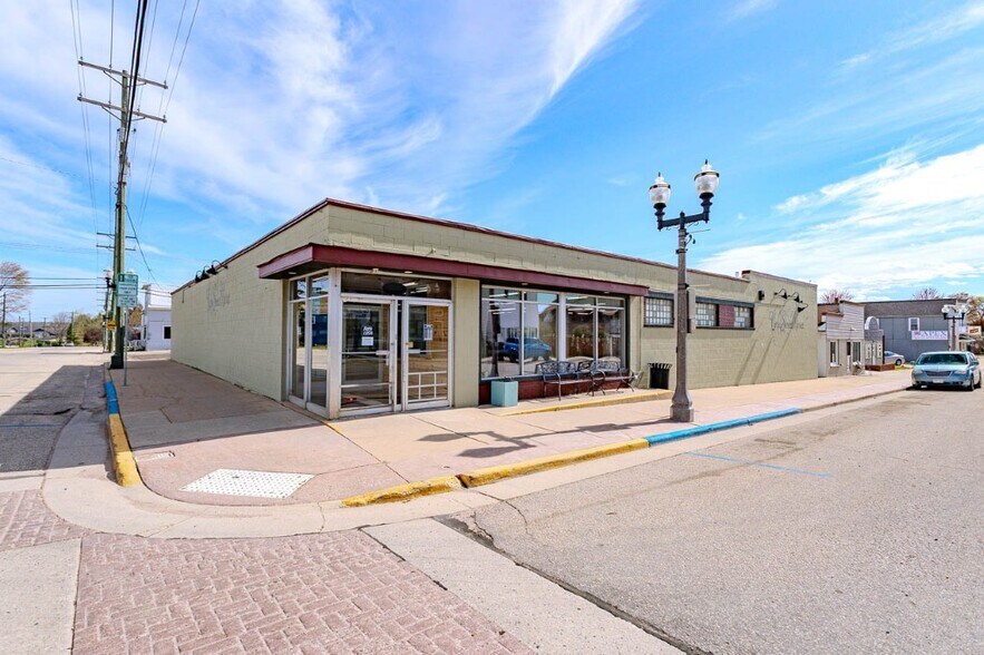 More Photos Of 234 Cedar St, Tigerton Supermarket For Sale