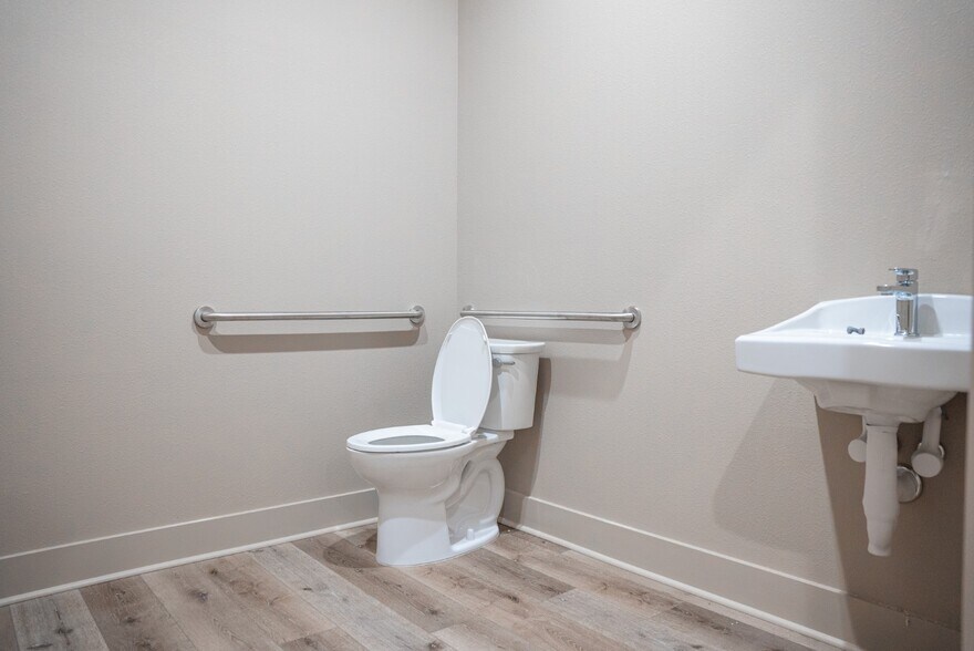 More Photos Of 4230 S Major Dr, Beaumont Warehouse For Lease