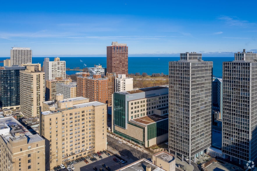 More Photos Of 331 W Surf St, Chicago Medical For Lease