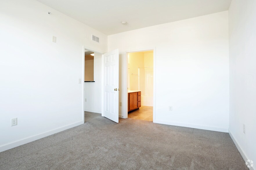 More Photos Of 1220 N King St, Hampton Apartments For Lease