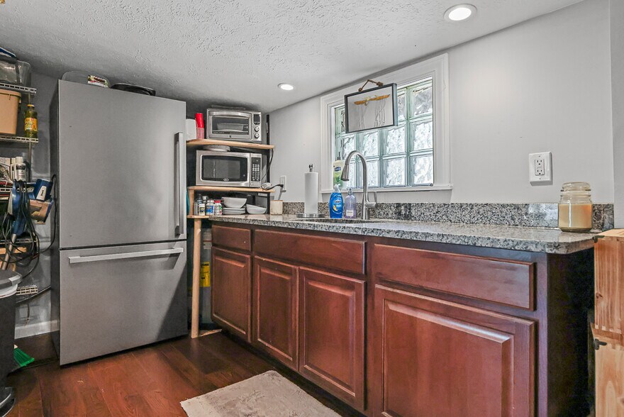 More Photos Of 4371 Hickory Ridge Ave, Brunswick Warehouse For Sale