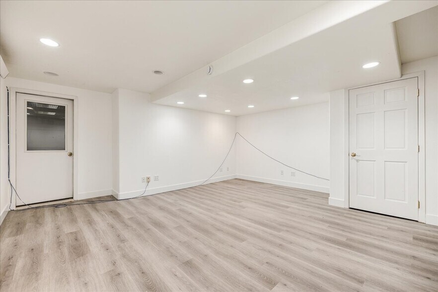 More Photos Of 5827 SE 91st Ave, Portland Medical For Sale