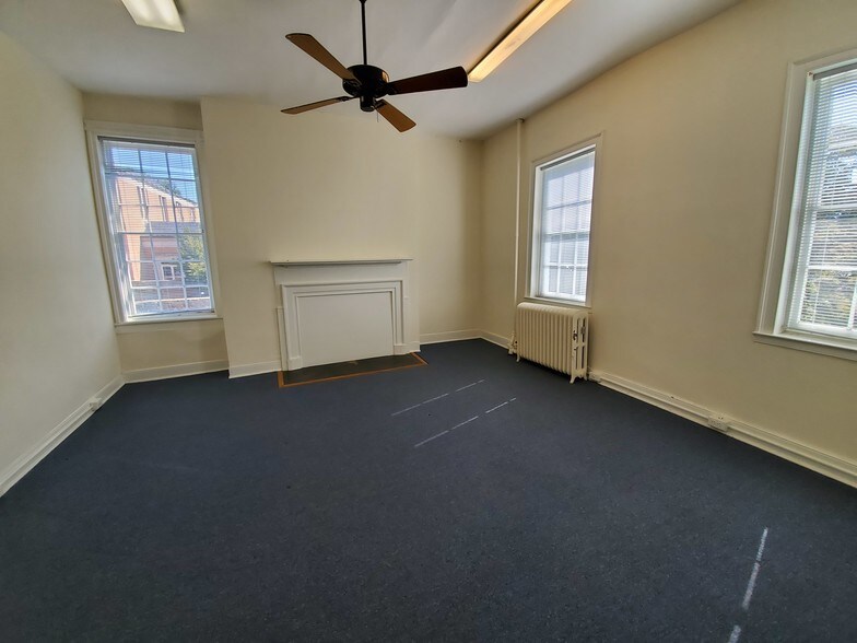 More Photos Of 50 Culpeper St, Warrenton Office Residential For Sale