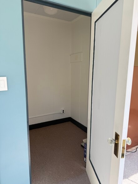 More Photos Of 29 Moss St, San Francisco Warehouse For Sale