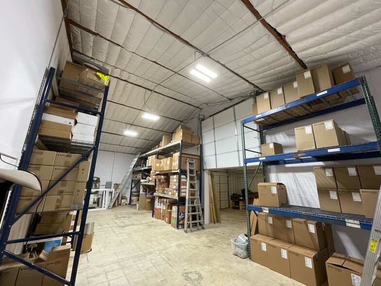 More Photos Of 2118 Mannix Dr, San Antonio Showroom For Sale