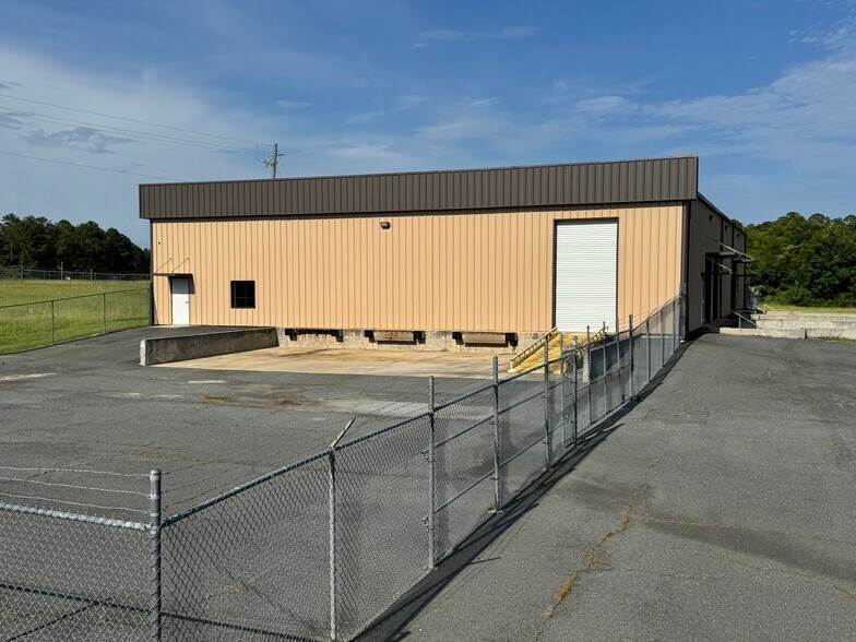 Primary Photo Of 628 Industrial Park Rd, Roberta Warehouse For Lease