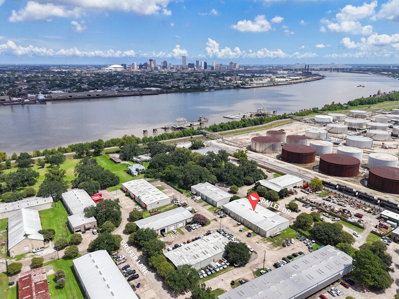 More Photos Of 200-210 Pailet Dr, Harvey Flex For Lease