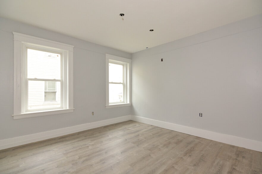 More Photos Of 35 Lafayette St, Worcester Apartments For Sale