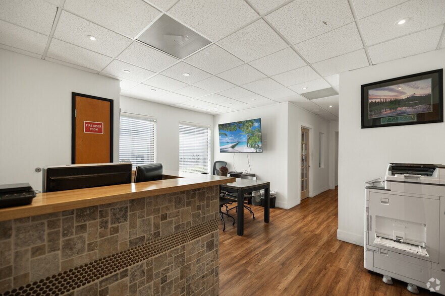 More Photos Of 43525 Ridge Park Dr, Temecula Office For Lease