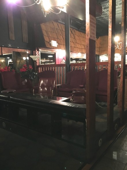 More Photos Of 304-308 N Burdick St, Kalamazoo Bar For Sale