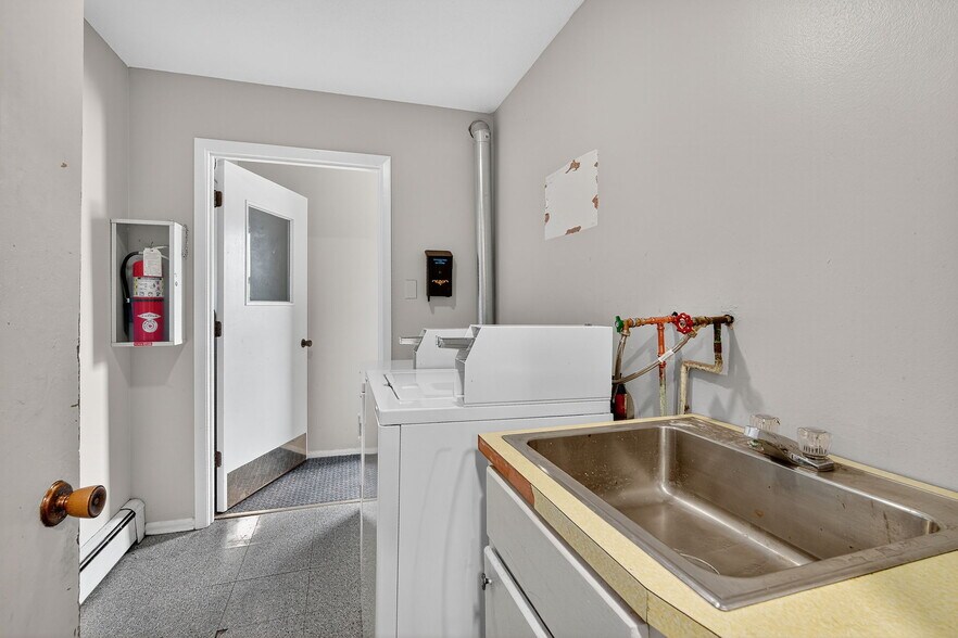 More Photos Of 800 13th St, West Des Moines Apartments For Sale