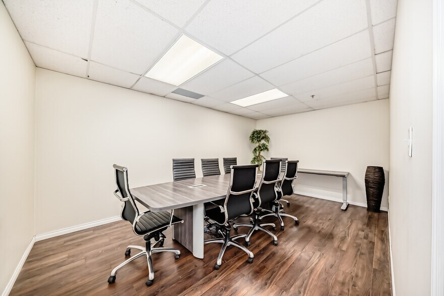 More Photos Of 1803 60th St SE, Calgary Mixed Retail For Sale