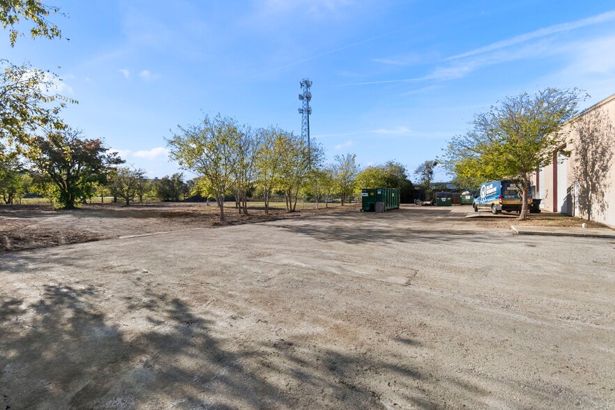 More Photos Of 290 Wonder World Dr, San Marcos Warehouse For Lease