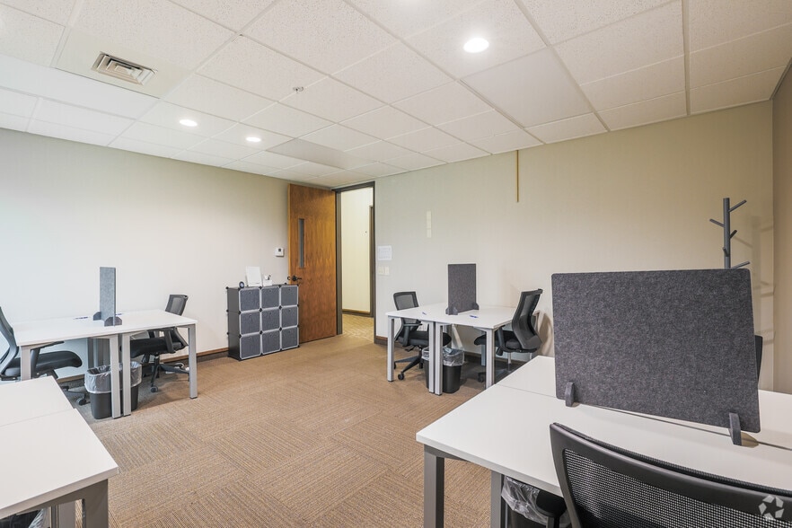 More Photos Of 1632 E 23rd Ave, Hutchinson Office For Lease