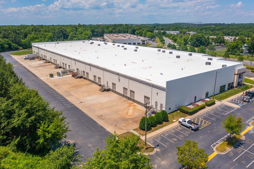 More Photos Of 2745 Whitehall Park Dr, Charlotte Unknown For Lease