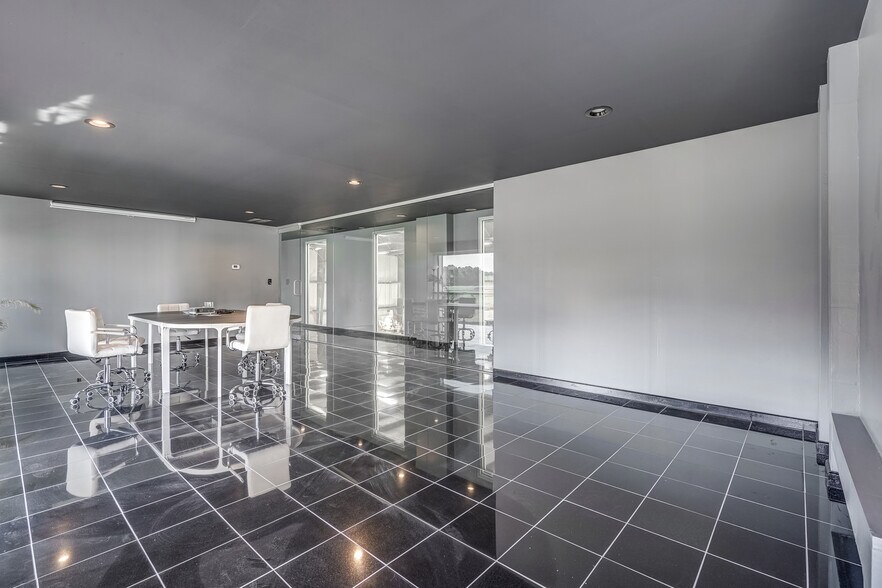 More Photos Of 48 Zion Station Ct, Troy Warehouse For Lease