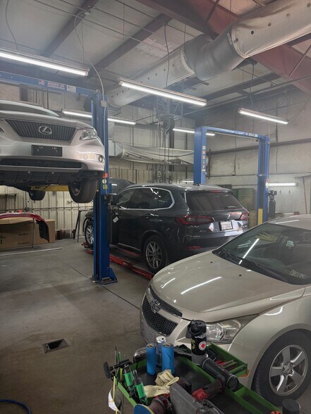 More Photos Of 100 Lafayette Ave, Laurel Auto Repair For Lease