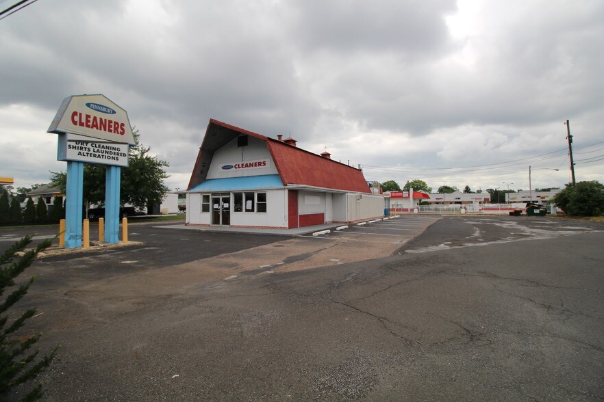 More Photos Of 905 W Trenton Ave, Morrisville Freestanding For Lease