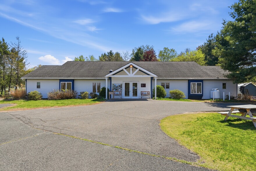 More Photos Of 893 West St, Amherst Schools For Sale