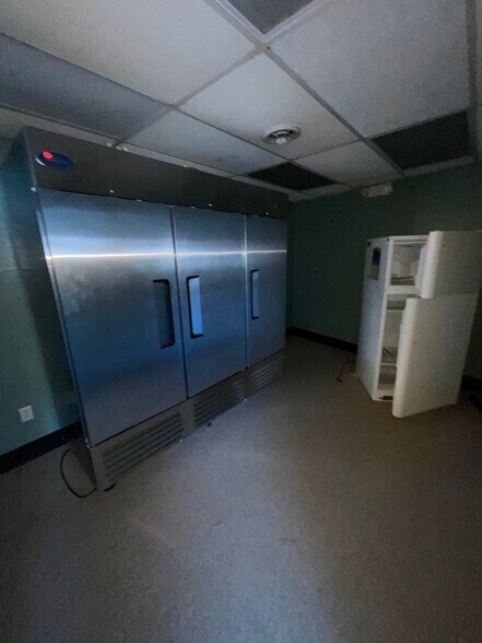 More Photos Of 1000-1010 Broadview Blvd, Brackenridge Freestanding For Sale