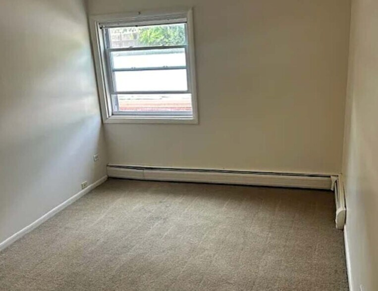 More Photos Of 640 S Main St, Algonquin Multifamily For Sale