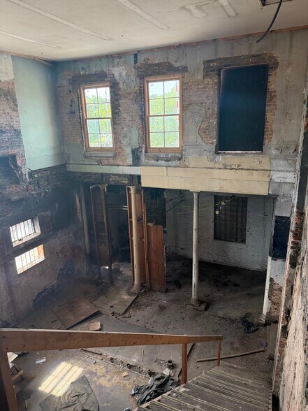 More Photos Of 120 Buffalo st, Johnson City Flex For Sale
