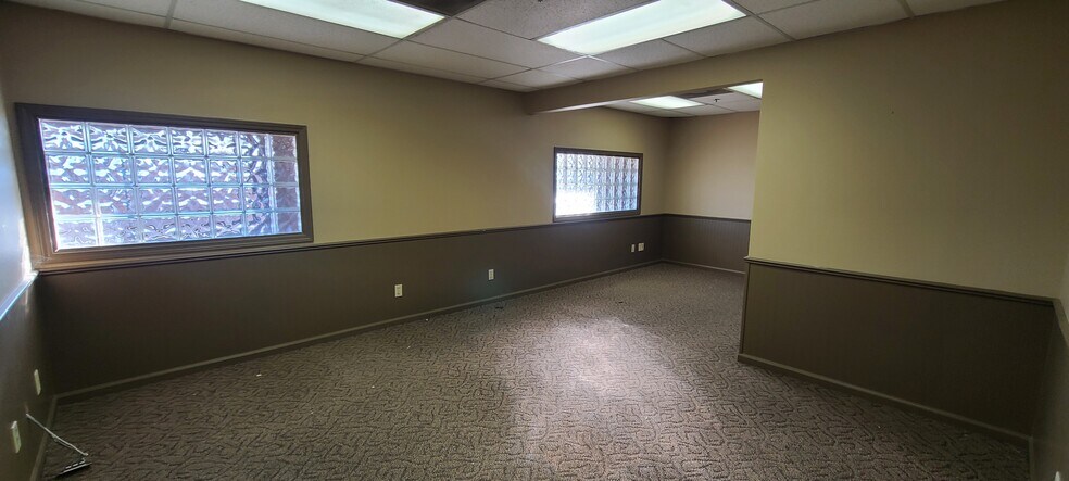 More Photos Of 8331 Hoyle Ave, Dallas Distribution For Sale