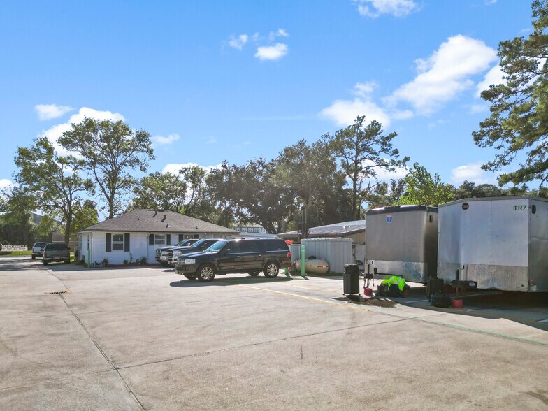 More Photos Of 9902 Franklin Rd, Houston Self Storage For Sale