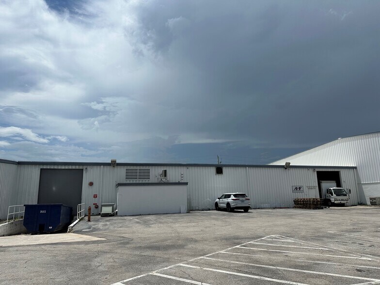 More Photos Of 2900 High Ridge Rd, Boynton Beach Warehouse For Lease