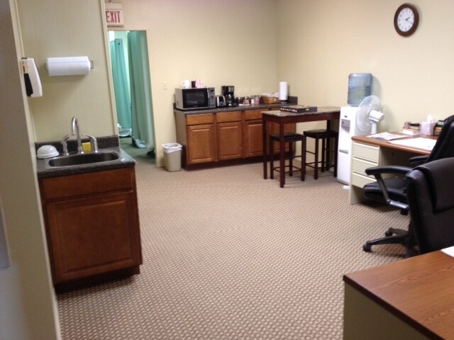 More Photos Of 431-433 W Broadway St, Muskogee Office For Lease