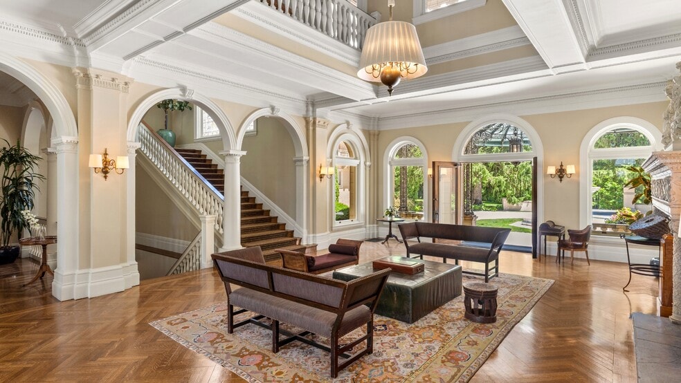 More Photos Of 11 Hawthorne Rd, Lenox Hotel For Sale
