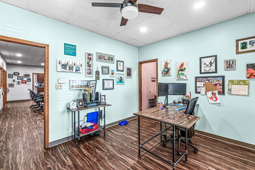 More Photos Of 4022 Arbor Ln, New Palestine Medical For Lease