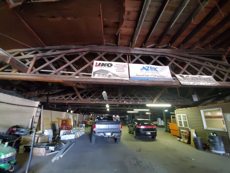 More Photos Of 806 W Us Highway 20, Michigan City Showroom For Lease