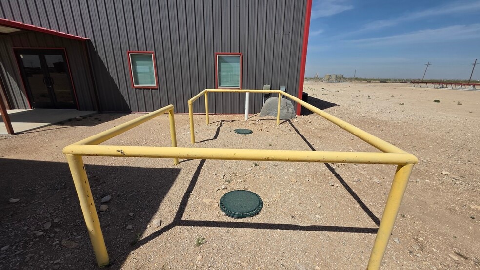 More Photos Of 8211 E County Road 62, Midland Warehouse For Sale