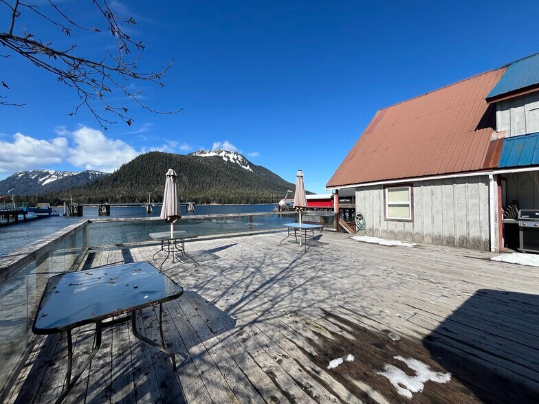 More Photos Of 1004 S Nordic Dr, Petersburg Hotel For Sale