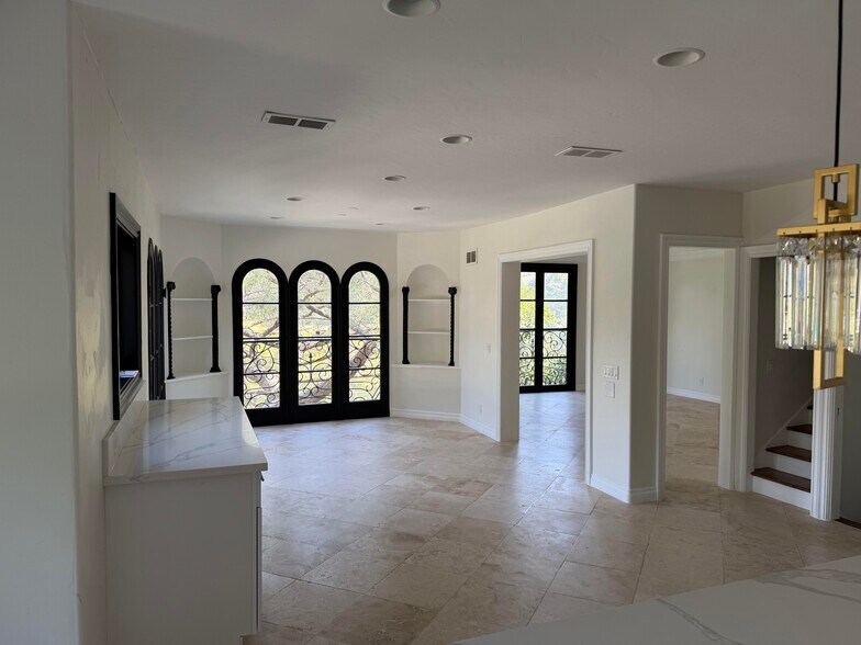 More Photos Of 1301 N Beverly Dr, Beverly Hills Specialty For Sale