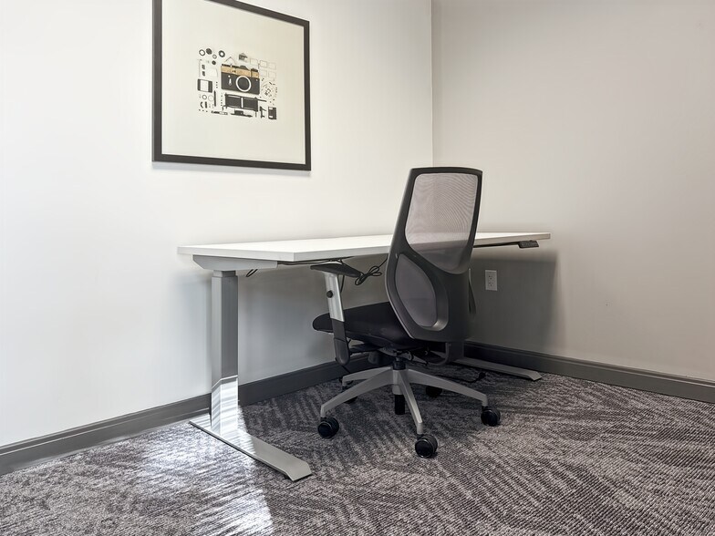 More Photos Of 950 Echo Ln, Houston Coworking Space