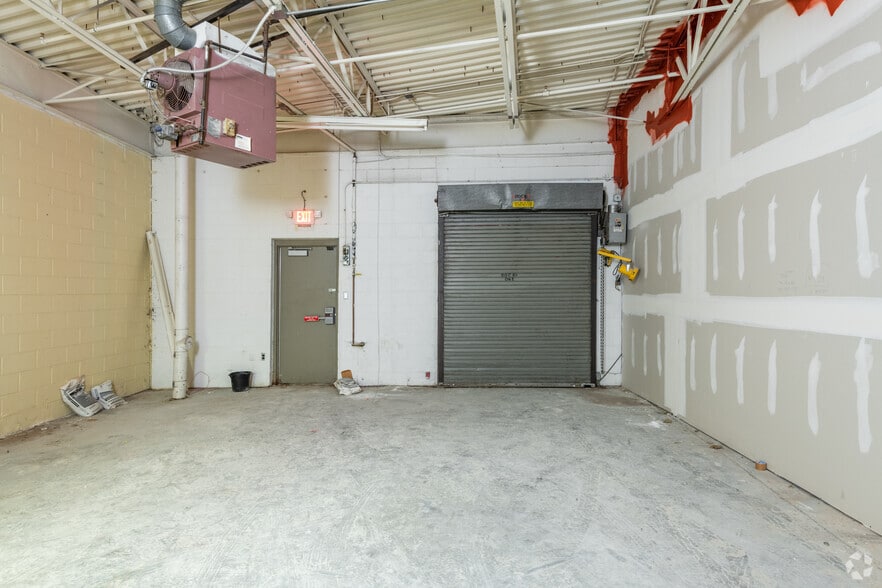 More Photos Of 8600-8604 W Brown Deer Rd, Milwaukee General Retail For Sale