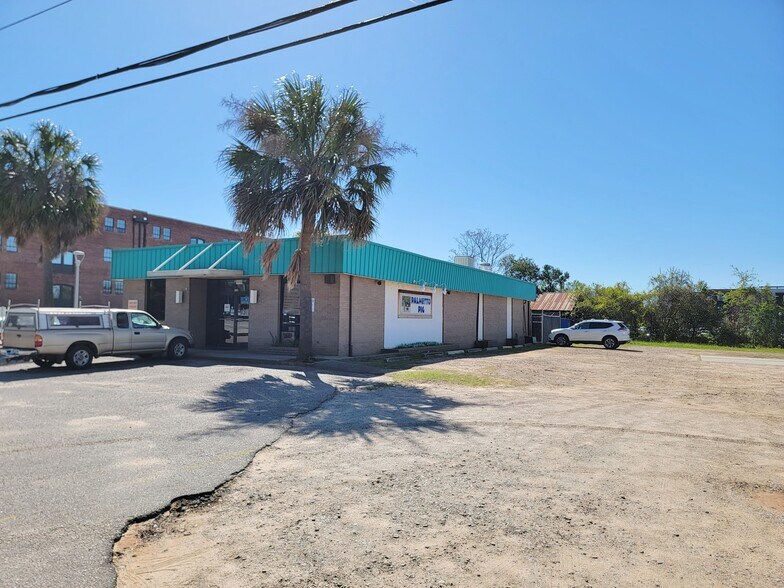 More Photos Of 530 Devine St, Columbia Restaurant For Sale