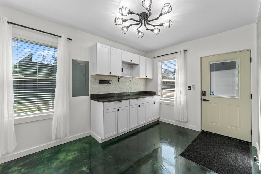 More Photos Of 2988 George Washington Memorial Hwy, Hayes Office For Sale